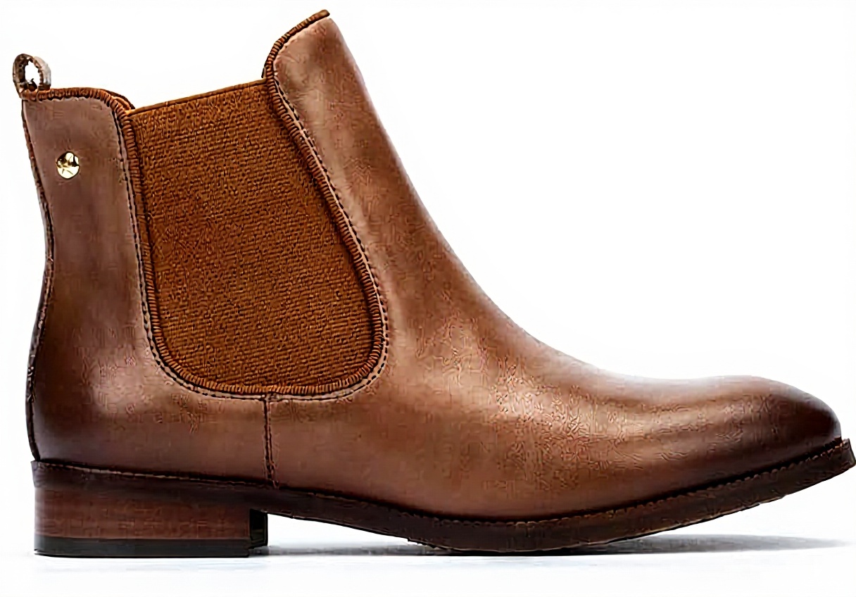 Bottines plates Pikolinos en cuir sur fond neutre