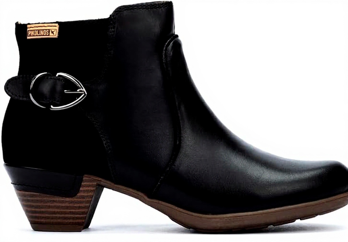 Bottines Pikolinos Rotterdam en cuir noir sur fond neutre