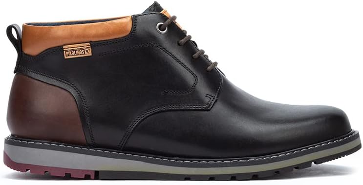 Bottes Pikolinos homme en cuir sur fond neutre
